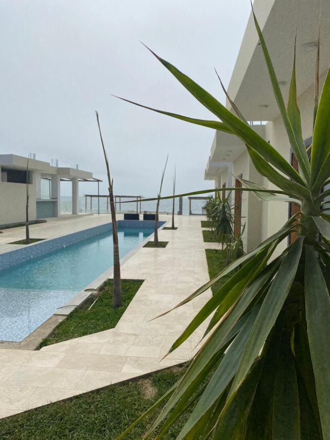 Riviera Hotel *